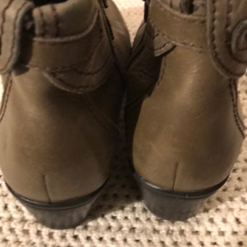 Boots - Picture 2 of 4